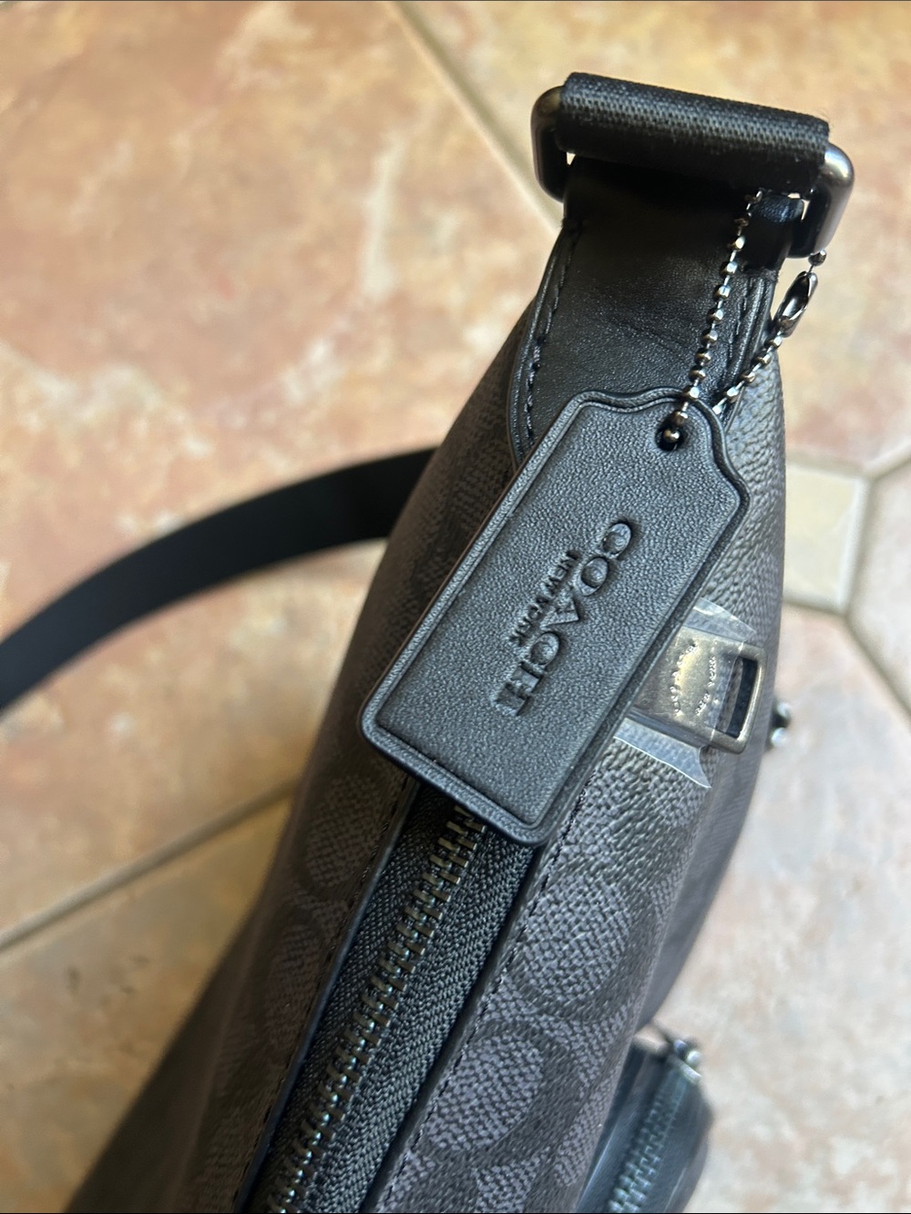Coach | Finn Crossbody Bag - Picture 7 of 9